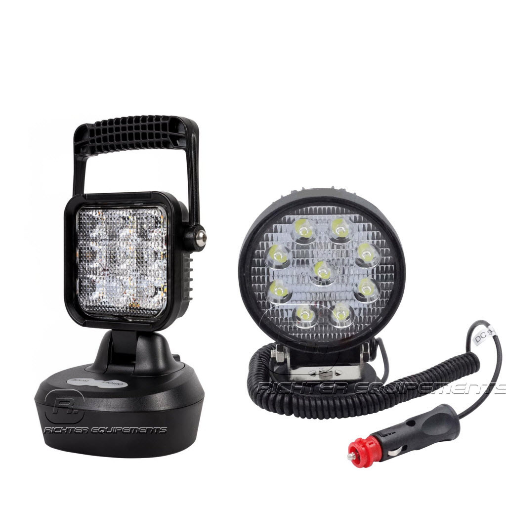 Image de collection pour phare de travail led représenté par deux phares de travail, le 1er à gauche avec poignet et fixation magnétique, le second à droite, rond avec allume cigare
